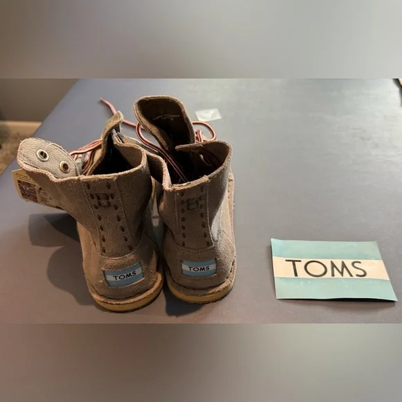 Women's Toms Lace Up Boots Size W 7 NIB Fall Grunge Tomboy Slouchy - Picture 2 of 8